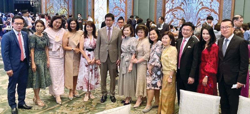 บ.ย.ส. รุ่น 24 กิตติ ตั้งจิตรมณีศักดา, พ.ต.ท.หญิง พรทิพย์ ล.วีระพรรค, อรอนงค์ ปิลันธน์โอวาท,
ศศิพร ปาณิกบุตร, พญ.วิวรรณ นิติวรางกูร, เอกนิติ นิติทัณฑ์ประภาศ, อรวรรณ
พัฒนพล, สุจิรา จันทรวิสูตร, ยุพาพรรณ์ กลั่นนุรักษ์, ศรีวรรณา เจียรวัฒน์ชัย, พฤทธิพงศ์
ศรีมาจันทร์, สิรังรอง โชว์วิวัฒนา และ วิทยา พานิชตระกูล