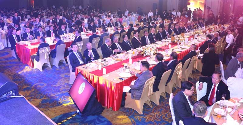 บรรยากาศภายในงานที่มีแขกมาร่วมงานอย่างคับคั่ง