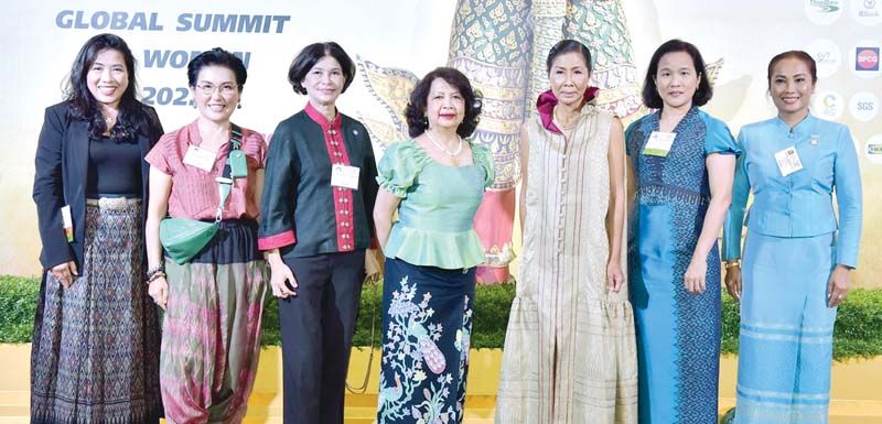 ไอรีน นาทิวิแดท ประธานจัดการประชุมสุดยอดสตรีโลก 2022 และ กอบกาญจน์ วัฒนวรางกูร ต้อนรับคณะผู้นำสตรีจากประเทศต่างๆ