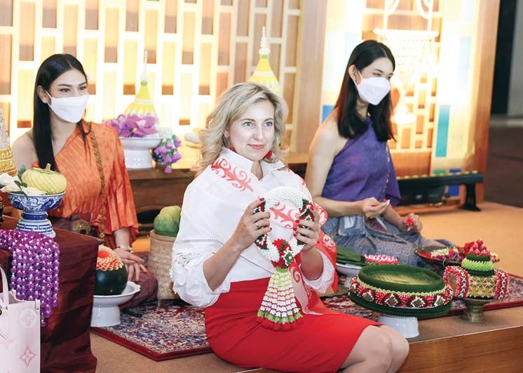 ร่วมกิจกรรมการสาธิตหัตถกรรมไทย