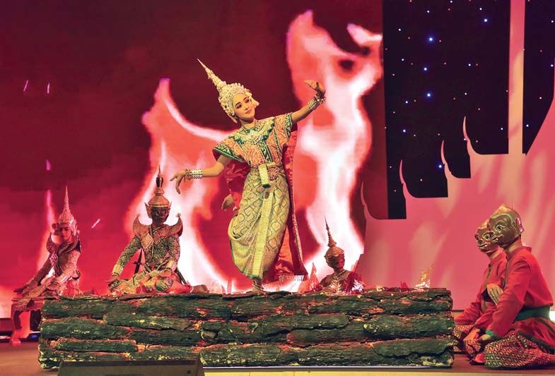 บรรยากาศการแสดงบนเวทีและกิจกรรมต่างๆ นำเสนอความเป็นไทยสู่สายตาชาวโลก