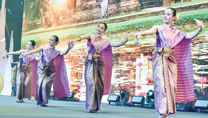 บรรยากาศการแสดงบนเวทีและกิจกรรมต่างๆ นำเสนอความเป็นไทยสู่สายตาชาวโลก