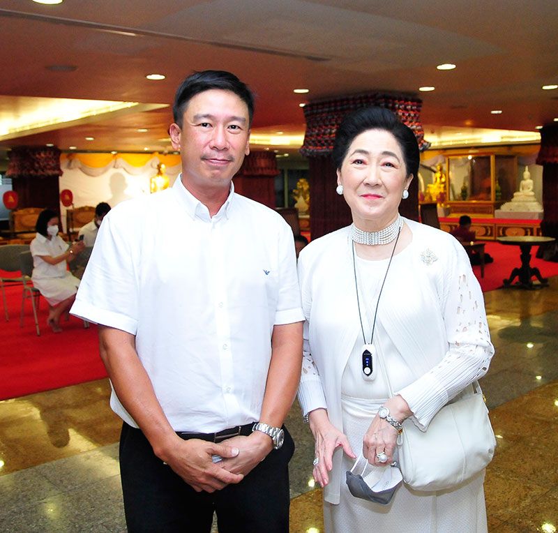 ปณิธิ เชาว์วิศิษฐ และ ผาณิต พูนศิริวงศ์

