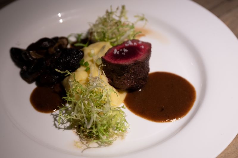Beef 2 way braised beef cheek and seared tenderloin served with mashed potatoes and grilled mushrooms เมนูเนื้อกระพุ้งแก้มที่ตุ๋นจนนุ่มและเนื้อสันในที่ย่างจนหอม ให้เนื้อสัมผัสนุ่มและสุกแบบพอดี 