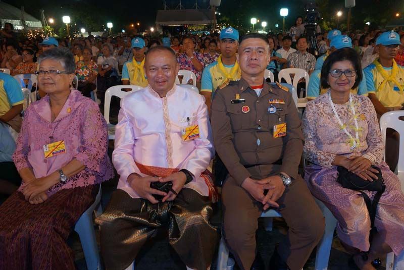 คุณจันทนี ธนรักษ์, พล.อ.ต.ธีระ เชียงทอง, ดร.ไพศาล-นฤมล ล้อมทอง กก.ผจก.ศาลาเฉลิมกรุง ร่วมชมการแสดงโขน

