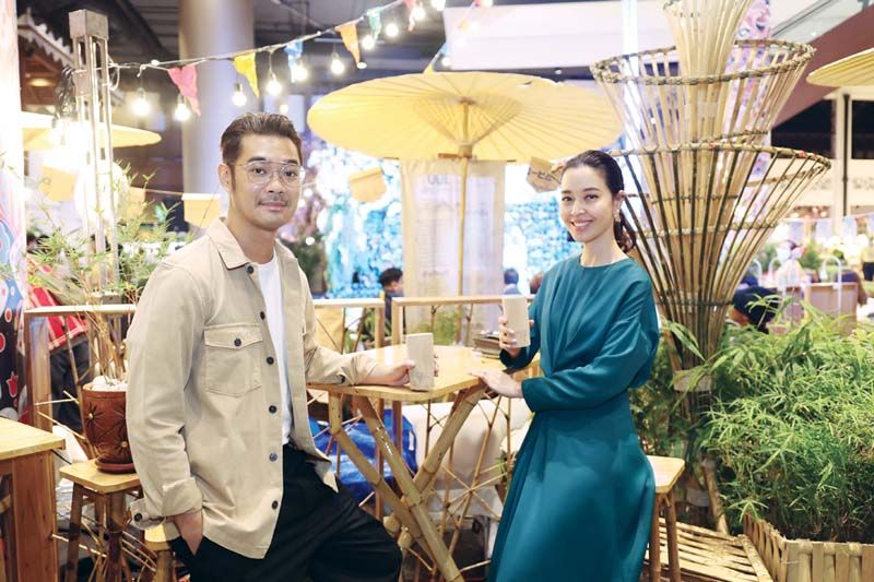 ปราการ ไรวา และ หม่อมหลวงอรดิศ สนิทวงศ์ ร่วมช้อปปิ้งสินค้าที่ผลิตจากไม้ไผ่