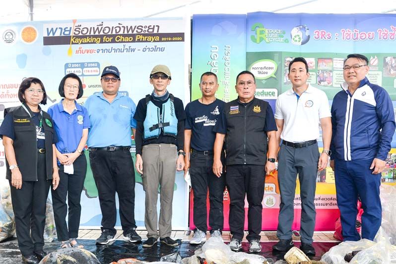 ผศ.ดร.ปริญญา เทวานฤมิตรกุล ประธานกก.บริหารอุทยานการเรียนรู้ป๋วย 100 ปี มธ., จิระวัฒน์ ภูมิศรีแก้ว ผอ.ฝ่ายกิจการองค์กรบริษัทเป๊ปซี่-โคล่า (ไทย) เทรดดิ้ง จำกัด และผู้ร่วมสนับสนุน