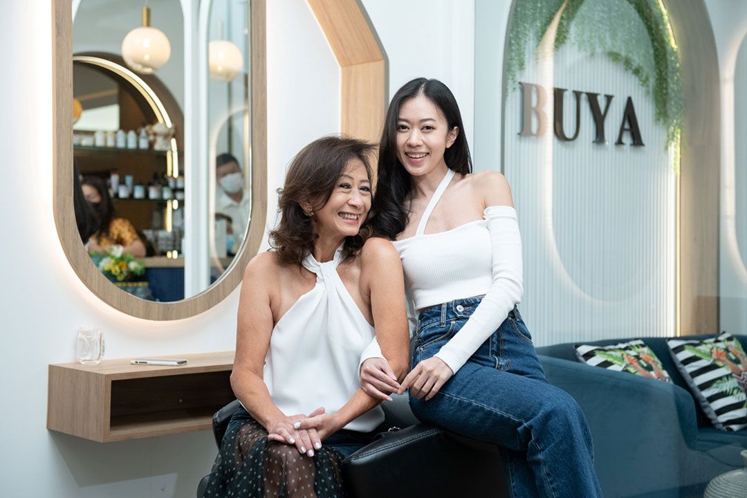 ปอนด์-หฤทัย ไชยันต์ ณ อยุธยา พาคุณแม่ทำสวยที่ BUYA Salon

