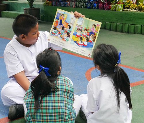 พี่อาสาอ่านนิทานให้น้อง โครงการดีๆ จากโรงเรียนวัดราชบูรณะ

