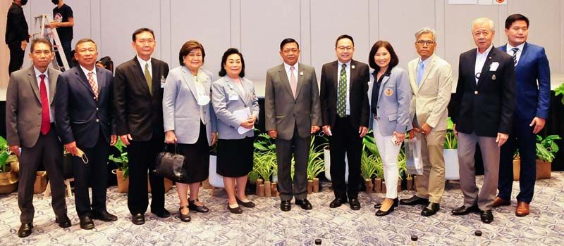 อลงกรณ์ พลบุตร, เสาวลักษณ์ สุริยาทิพย์, ร.ต.หญิง พนิดา เกษมมงคล, รศ.นรีวรรณ จินตกานนท์, ประวัติ ทองสมบูรณ์, ดร.อาณัฐชัย รัตตกุล และแขกผู้มีเกียรติ