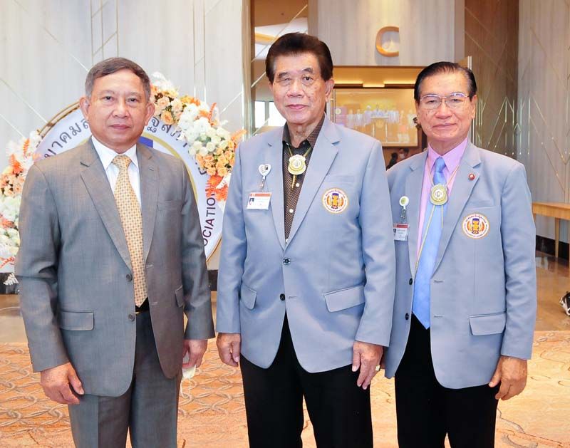 อนันตชัย คุณานันทกุล นายกสมาคมสมาชิกรัฐสภาไทย และ วัชระ ประภาพัฒน์ ต้อนรับ พล.อ.อ.ประจิน จั่นตอง อดีตรองนายกฯ