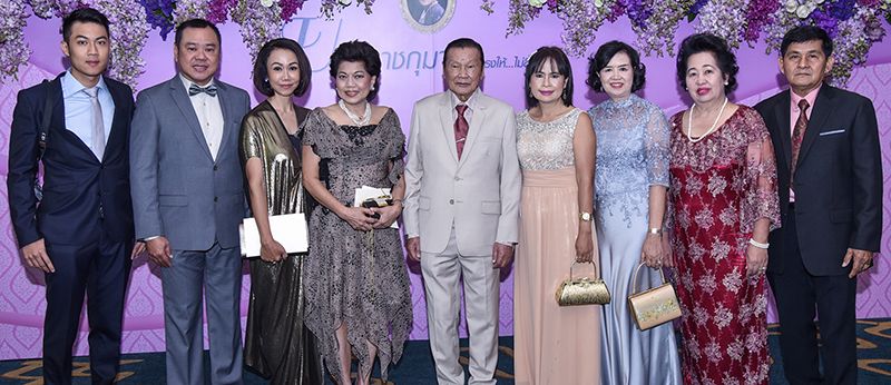 วิเชียร กลิ่นสุคนธ์ และครอบครัว ผู้บริจาคเงินให้กับมูลนิธิรามาธิบดีฯ