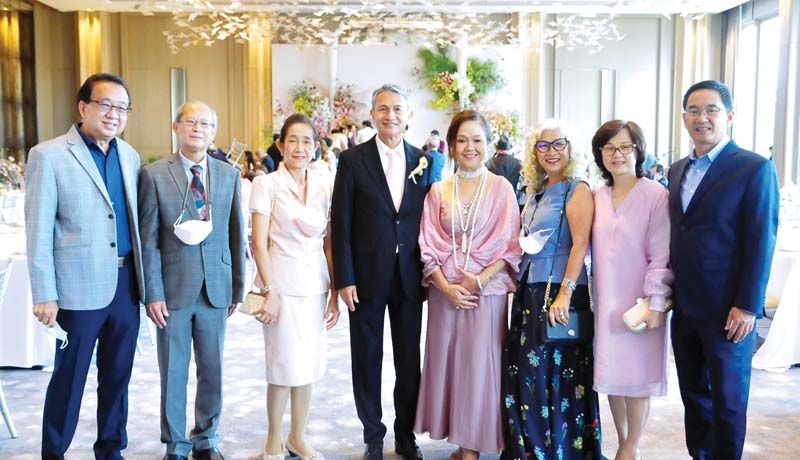 พิษณุ-ภัทราภรณ์ นาคสู่สุข, ยุทธนา-รัตนา ปั้นสุวรรณ, สิทธิกร-อารีวรรณ ทับเที่ยง
ร่วมแสดงความยินดีกับคุณพ่อคุณแม่ฝ่ายชาย