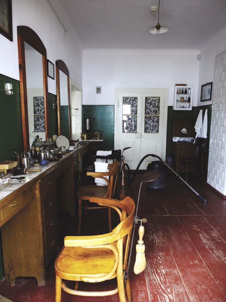 ตัวอย่างร้านตัดผมสมัยก่อน