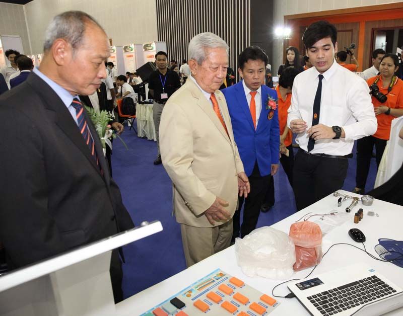 ชมนวัตกรรมกว่า 500 ผลงาน ภายในงาน