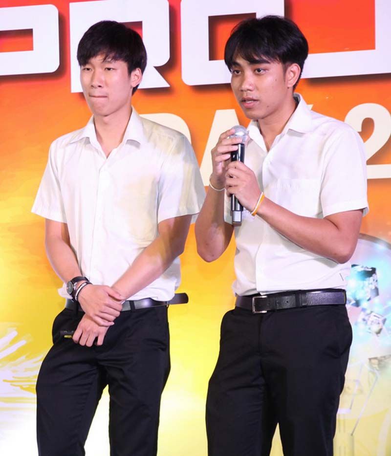 รางวัลเหรียญเงิน รองชนะเลิศอันดับ 1 คือ แอพพลิเคชั่นแปลเมนูอาหารสำหรับนักท่องเที่ยว (Menu Translator 
Application for Travellers) ผลงานของ รุ่งหนึ่ง เหลืองกำจร,
ภูเบศ จิรธิติภูวดล และ ศศิน เนาว์รุ่งโรจน์