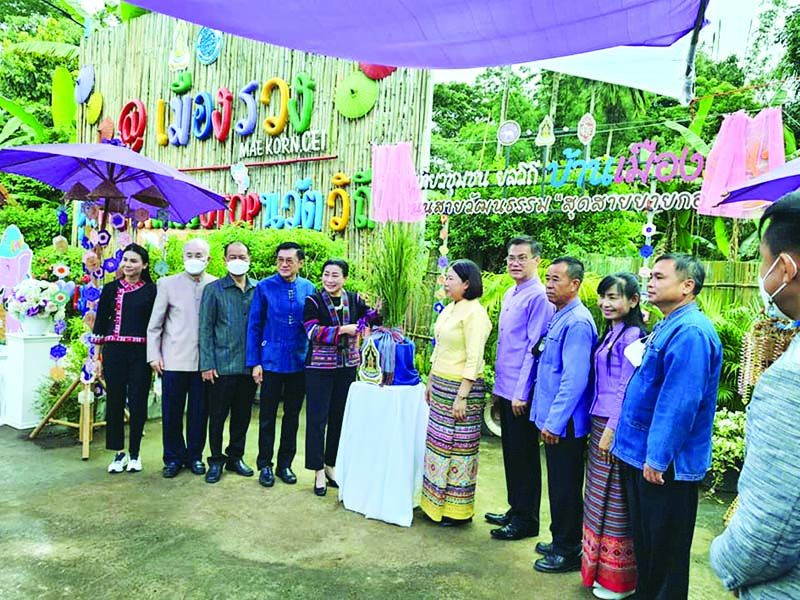 พิธีเปิดชุมชนต้นแบบบ้านเมืองรวง