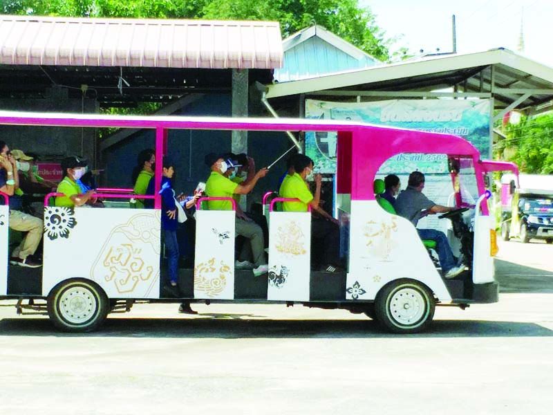 รถรางพาเที่ยว