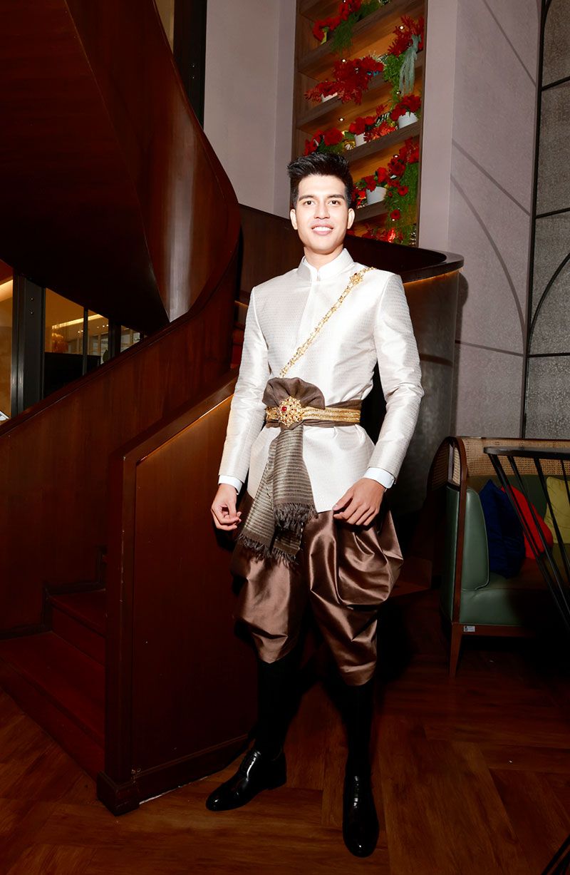 ชุดประจำชาติสุดเรียบหรู