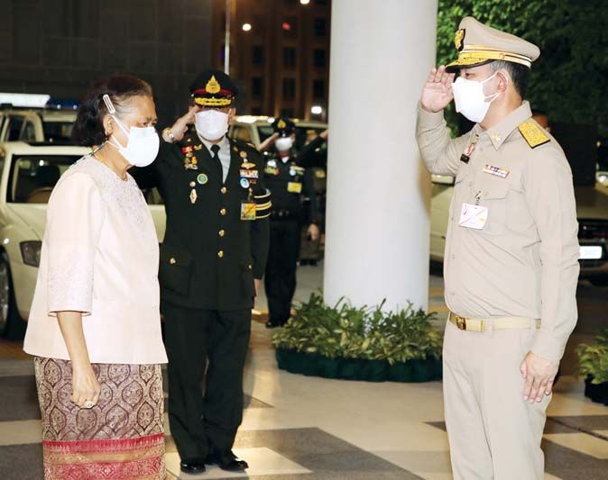 สมเด็จพระกนิษฐาธิราชเจ้า กรมสมเด็จพระเทพรัตนราชสุดาฯ สยามบรมราชกุมารี เสด็จฯ เป็นการส่วนพระองค์ไปทอดพระเนตรการแสดงโขน เรื่อง รามเกียรติ์ ตอน “สะกดทัพ” โดยมี อิทธิพล คุณปลื้ม รมว.กระทรวงวัฒนธรรม, ยุพา ทวีวัฒนะกิจบวร ปลัดกระทรวงวัฒนธรรม, ท่านผู้หญิงจรุงจิตต์ ทีขะระ ประธานคณะ กก.จัดการแสดงโขนฯ และคณะ กก.มูลนิธิส่งเสริมศิลปาชีพฯ เฝ้าฯรับเสด็จ