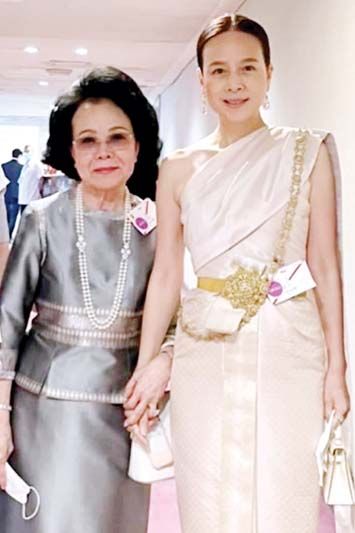 ยุพา ล่ำซำ และบุตรสาว นวลพรรณ
ล่ำซำ เศวตนันทน์