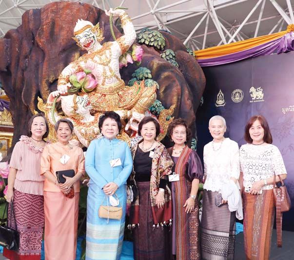 คุณหญิงอุไรวรรณ สวัสดิศานต์ และคณะ