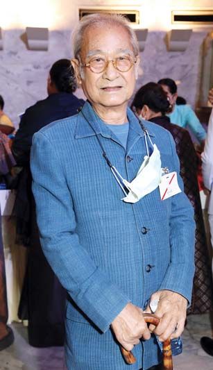 อ.เนาวรัตน์ พงษ์ไพบูลย์