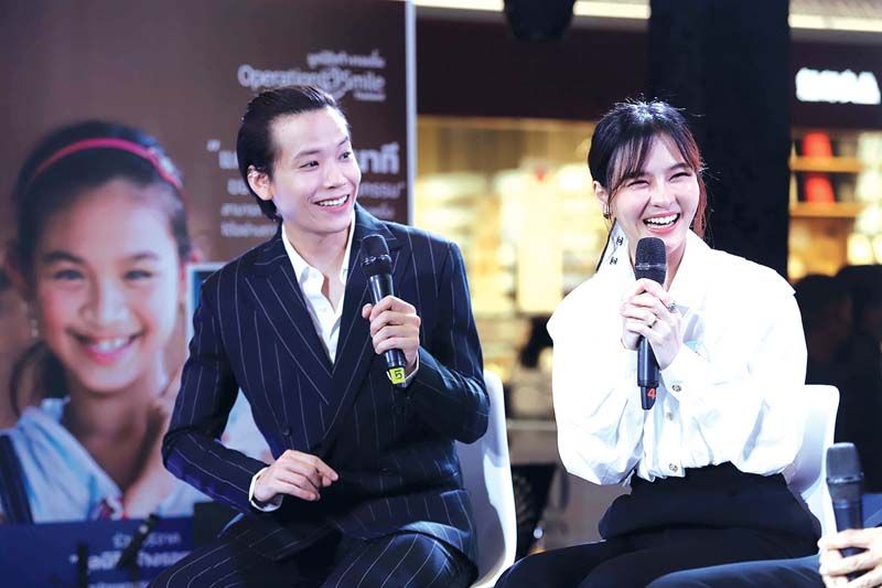 ทูตสร้างรอยยิ้ม คชา-นนทนันท์ อัญชุลีประดิษฐ์ และ ออม-สุชาร์ มานะยิ่ง