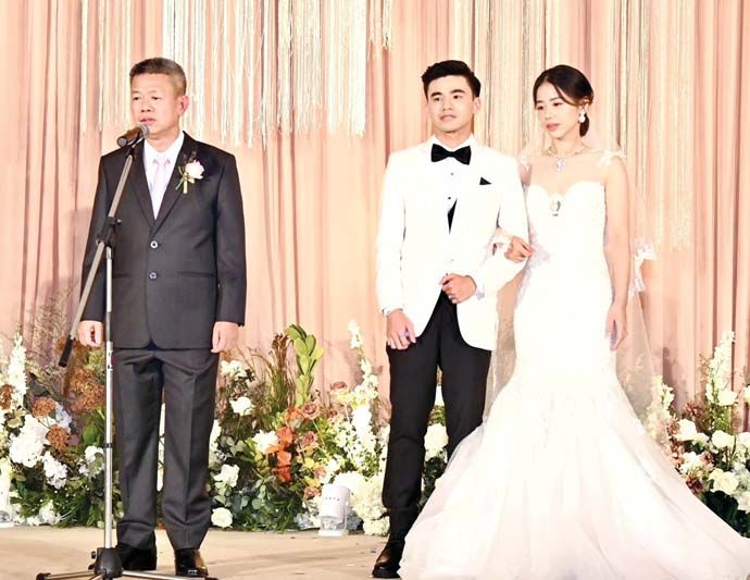 คุณพ่อสมเกียรติ กอไพศาล คณะทำงานรมว.กระทรวงเกษตรและสหกรณ์ และผู้บริหารกระทรวงเกษตรและสหกรณ์ ขึ้นกล่าวขอบคุณแขกผู้มีเกียรติ