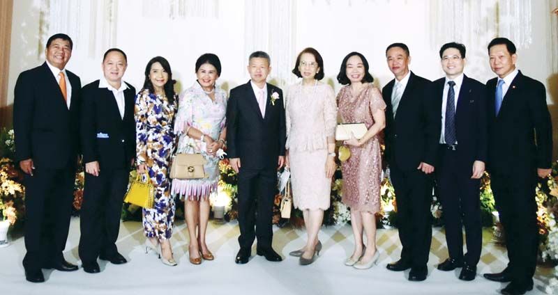 เพื่อนคุณพ่อสมเกียรติ กอไพศาล (ปปร.รุ่น 24), จิราพร เจริญกิตติยาภรณ์,
ชัยภัทร ก่อเกียรติเสถียร, ชาญชัย ศรีสุวรรณ และเชาวลิต ลีลาศิวพร