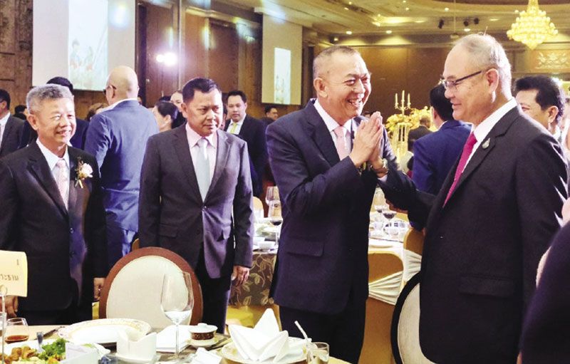 (ขวา) พล.อ.สิงห์ศึก สิงห์ไพร รองประธานวุฒิสภา ร่วมแสดงความยินดี