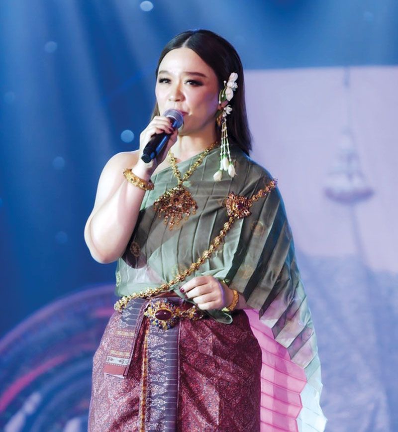 นักร้องกิตติมศักดิ์
สุเนตร คุณานันทกุล

