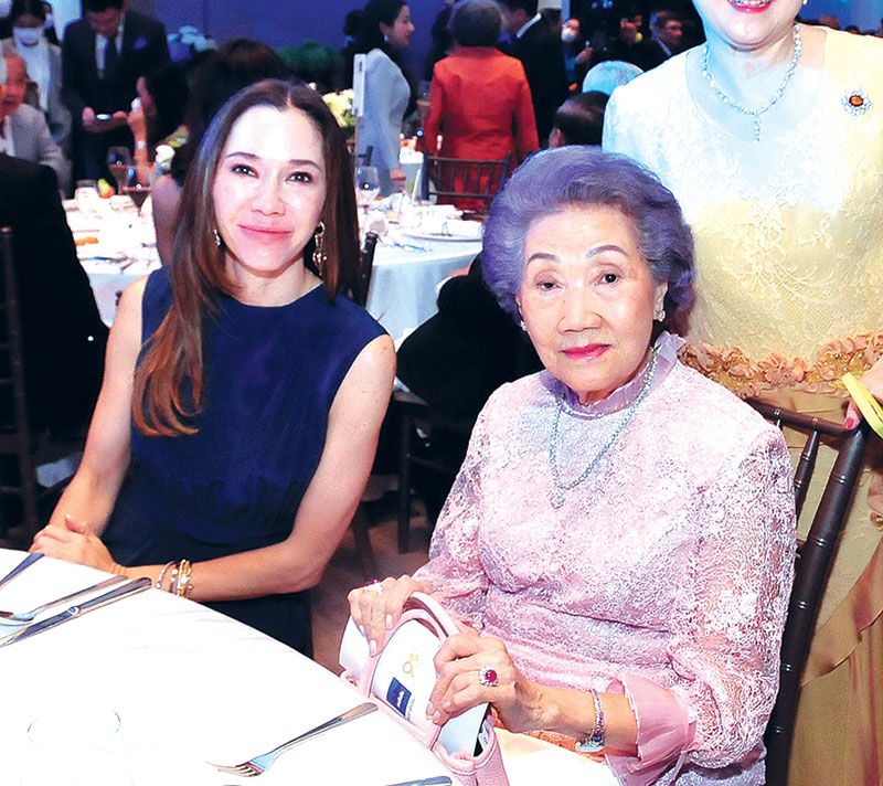 กดา จิราธิวัฒน์ เอื้อวัฒนะสกุล กับหลานสาว