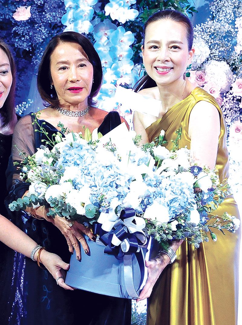 ศุภลักษณ์ อัมพุช ร่วมยินดี

