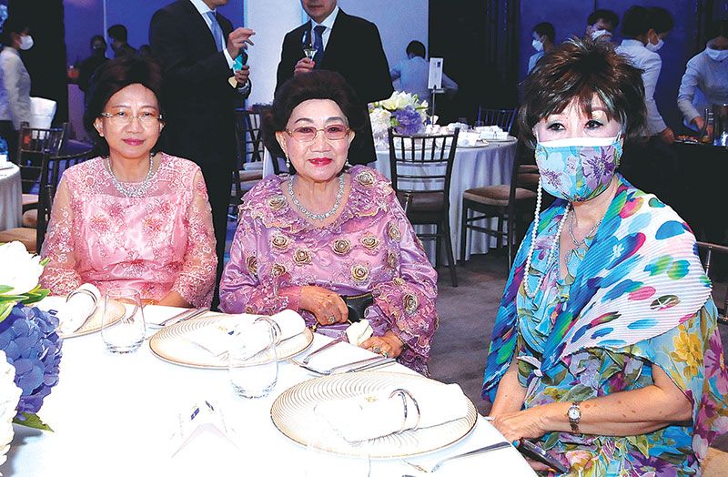 ผศ.ดร.วิรชฎา-รศ.วชิรญา บัวศรี และ สุพินดา
โชคชัยนิรันดร์

