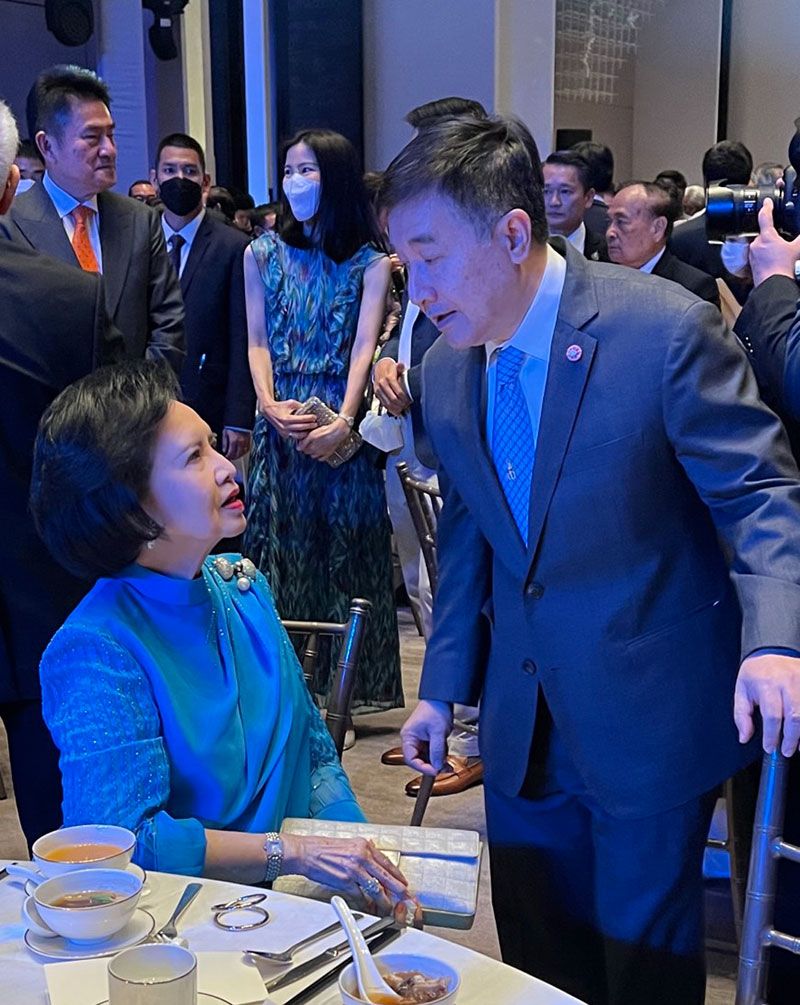 คุณหญิงสุปรียา ประวิตร
ณ อยุธยา กับ พ.ต.ท.ม.ล.กิติบดี
ประวิตร

