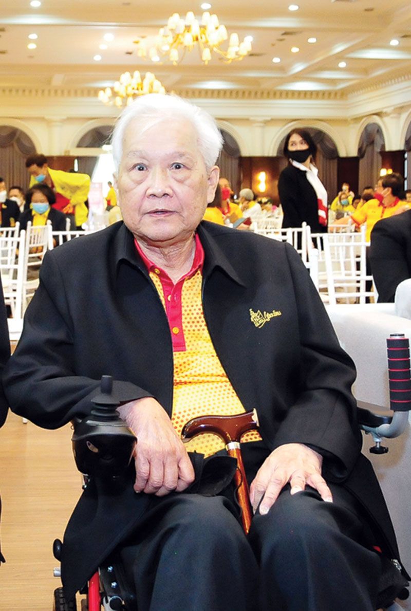 ดร.สันติภาพ เตชะวณิช ประธานชมรมเพื่อนโดม