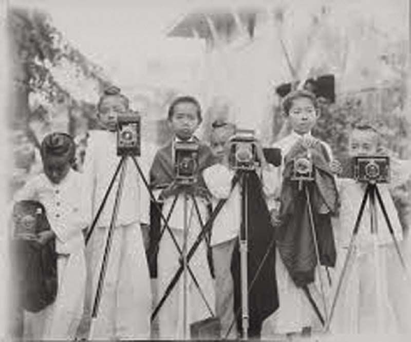 เจ้านายทรงเล่นกล้อง