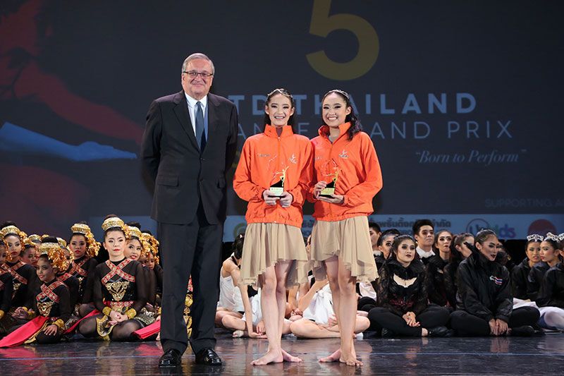 ชนะเลิศการแข่งขันประเภท Duo-Trio_Lyrical รุ่นอายุต่ำกว่า 17 ปี