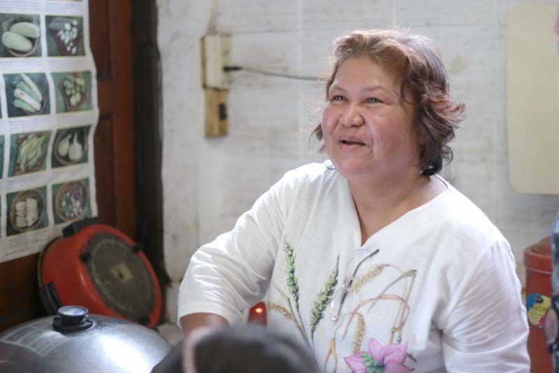 แม่กรองทิพย์ อักษรสว่าง