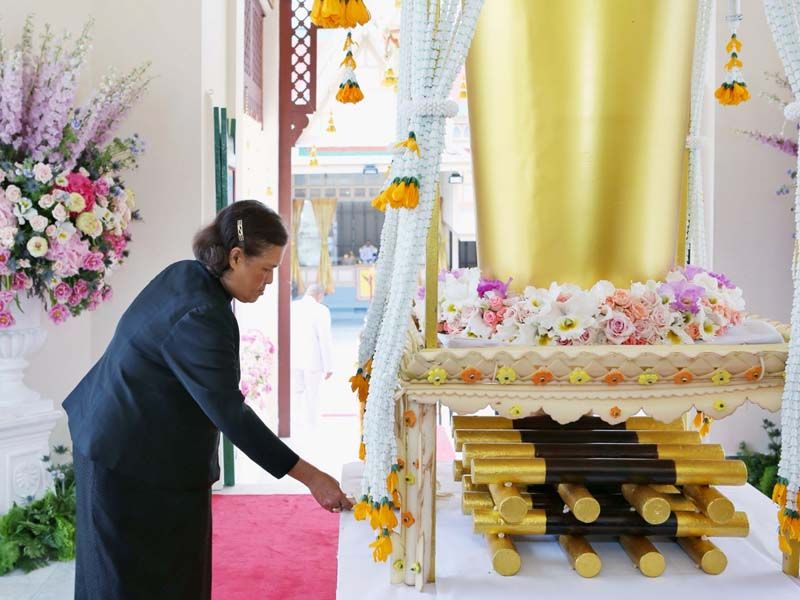 สมเด็จพระเทพรัตนราชสุดาฯ สยามบรมราชกุมารี พระราชทานดอกไม้จันทน์