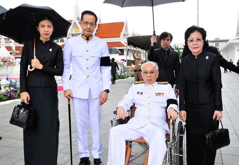 ครอบครัวน้องชายผู้วายชนม์ โพธิพงษ์-ยุพา ล่ำซำ และบุตรสาว-บุตรชาย วรรณพร พรประภา, สาระ ล่ำซำ