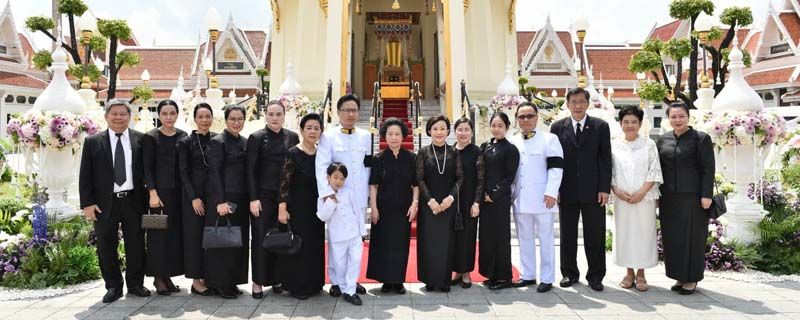 ท่านผู้หญิงอรสา ล่ำซำ พร้อมครอบครัวและเครือญาติ