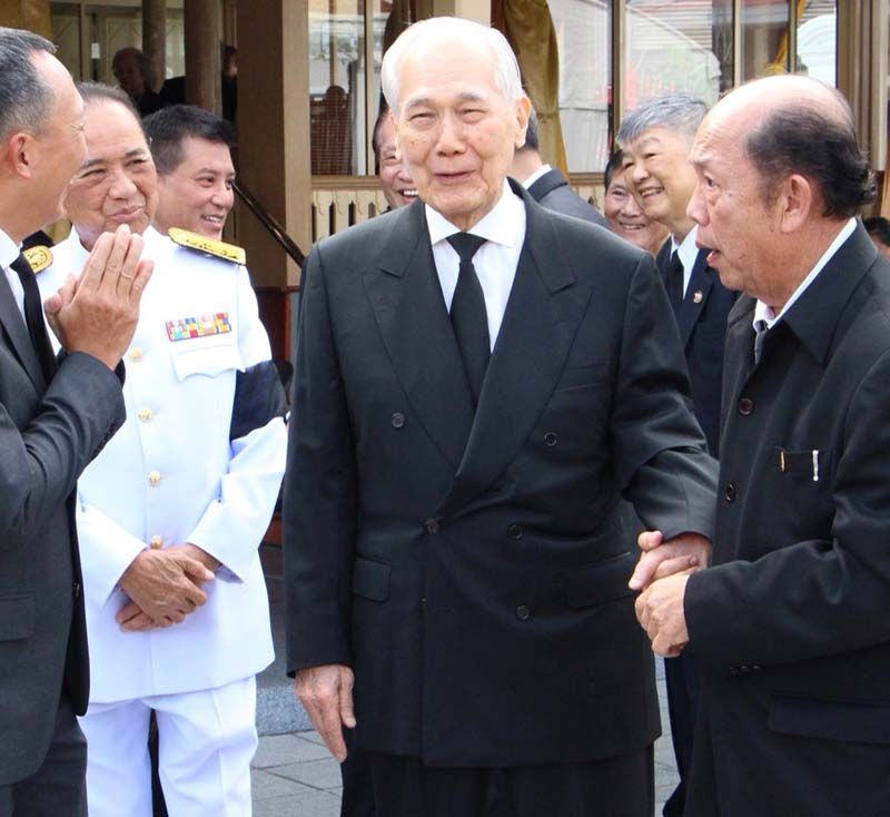 อาสา สารสิน และ อานันท์ ปันยารชุน อดีตนายกรัฐมนตรี