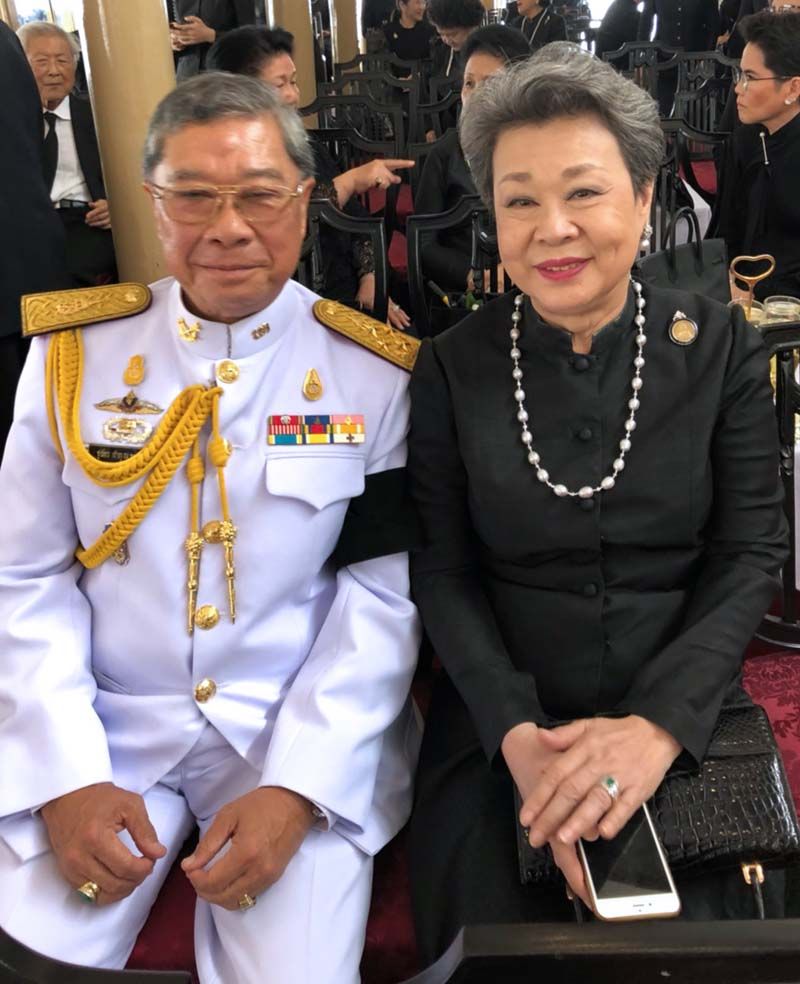 พล.อ.นพ.ชูฉัตร-คุณหญิงวิลาวัณย์ กำภู ณ อยุธยา 