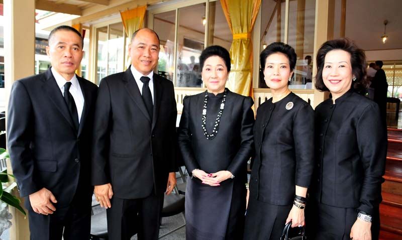 พล.ต.ต.แสงสูรย์ กรรณสูต, พล.ต.ต.ชินภัทร สารสิน, ผาณิต 
พูนศิริวงศ์, พัชริดา ซอโสตถิกุล, พัฒนาวดี กรรณสูต


