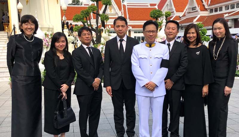 กฤษฎา ล่ำซำ กับ ผู้มาร่วมแสดงความอาลัย