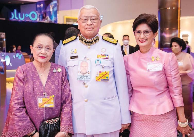 นฤมล ล้อมทอง ต้อนรับ องคมนตรี รศ.ดร.จิรายุ-ท่านผู้หญิงอรนุช อิศรางกูร ณ อยุธยา