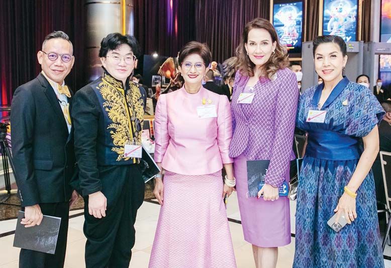 นนทรีย์ นิมิบุตร, ก้อง-ปิยะ เศวตพิกุล, นฤมล ล้อมทอง,ริสา หงษ์หิรัญ และ ดารณีนุช โพธิปิติ