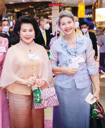 ดวงใจ หทัยกาญจน์ และ ทัศน์วรรณ เสนีย์วงศ์ ณ อยุธยา